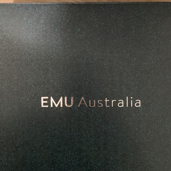 Ugg Australia Wool Lined Chelsea Boot - Picture 6 of 6